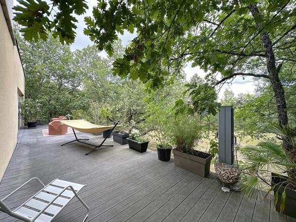 Maison contemporaine spacieuse et lumineuse avec piscine intérieure + un gite dans un cadre paisible  et boisé à 10 minutes de CahorS