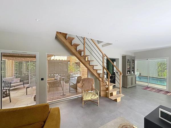 Maison contemporaine spacieuse et lumineuse avec piscine intérieure + un gite dans un cadre paisible  et boisé à 10 minutes de CahorS