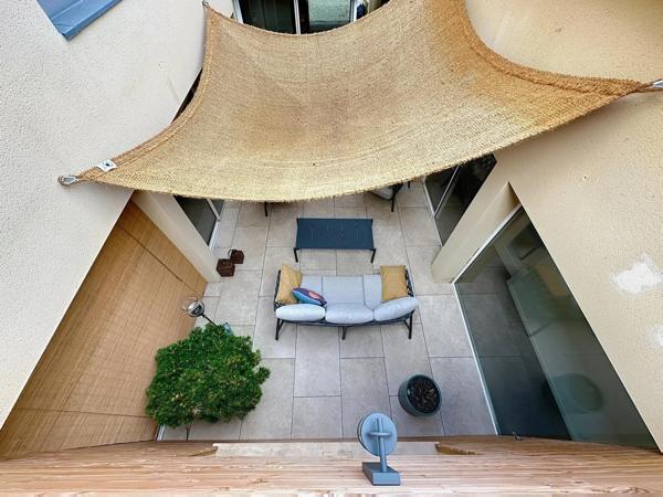 Maison contemporaine spacieuse et lumineuse avec piscine intérieure + un gite dans un cadre paisible  et boisé à 10 minutes de CahorS