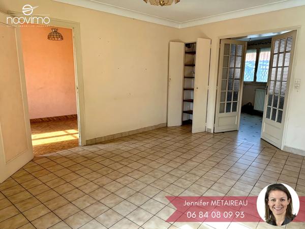 Maison ancienne à rénover 2 chambres + bureau avec dépendance et hangar