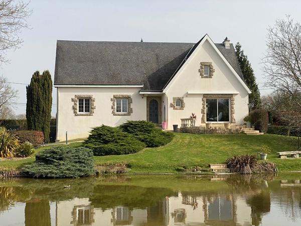 5MN DU CENTRE VILLE DE LAVAL- BELLE MAISON AVEC ETANG Laval 5MN DU CENTRE VILLE DE LAVAL- BELLE MAISON AVEC ETANG Laval