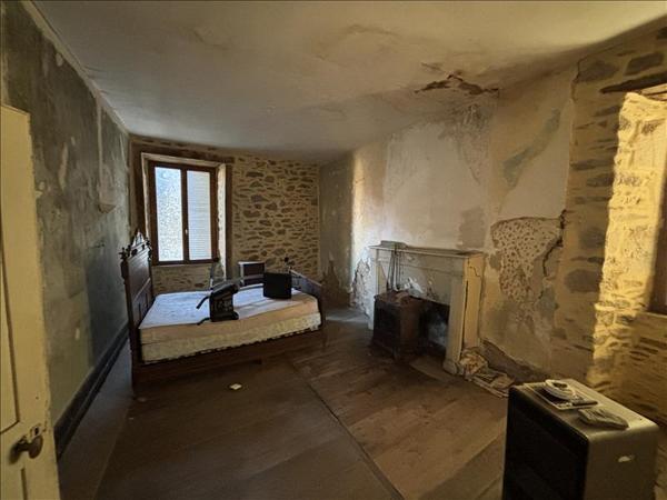 Maison à vendre |  Châlus |  5 pièces | 145 m²