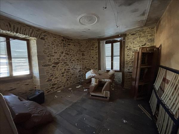 Maison à vendre |  Châlus |  5 pièces | 145 m²