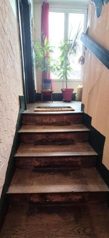 Bel ensemble Immobilier de Rapport et Rentabilité Locative de 200 m² à Rénover avec Cave, Parking extérieur Gratuit et Terrain de 160 m²