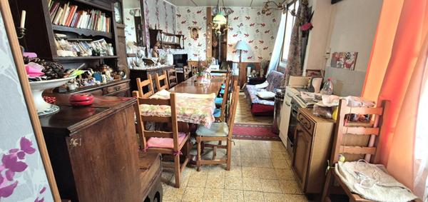 Bel ensemble Immobilier de Rapport et Rentabilité Locative de 200 m² à Rénover avec Cave, Parking extérieur Gratuit et Terrain de 160 m²