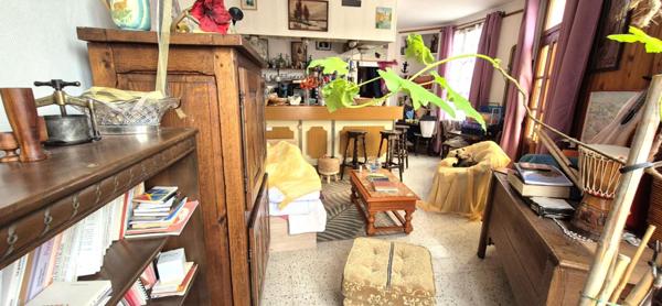 Bel ensemble Immobilier de Rapport et Rentabilité Locative de 200 m² à Rénover avec Cave, Parking extérieur Gratuit et Terrain de 160 m²