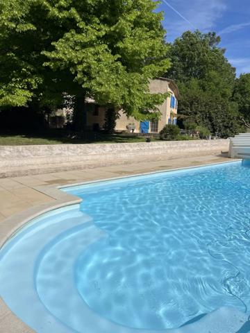 SALERNES Propriété à fort potentiel locatif : 3 maisons et appartement indépendant