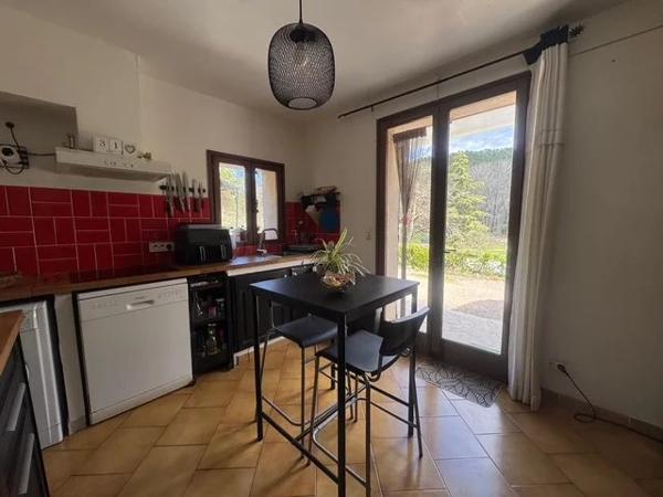 SALERNES Propriété à fort potentiel locatif : 3 maisons et appartement indépendant