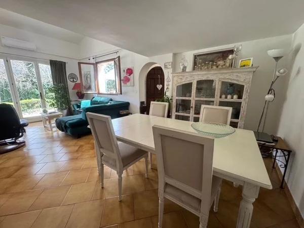 SALERNES Propriété à fort potentiel locatif : 3 maisons et appartement indépendant