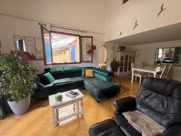SALERNES Propriété à fort potentiel locatif : 3 maisons et appartement indépendant