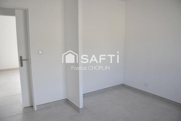 Magnifique villa lumineuse de plain pied avec piscine.