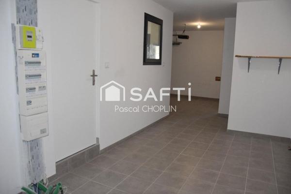 Magnifique villa lumineuse de plain pied avec piscine.