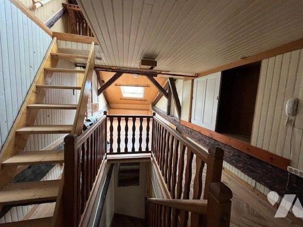 Appartement T3 à rénover centre ville Chambéry.

Nous vous présentons un appartement en duple...