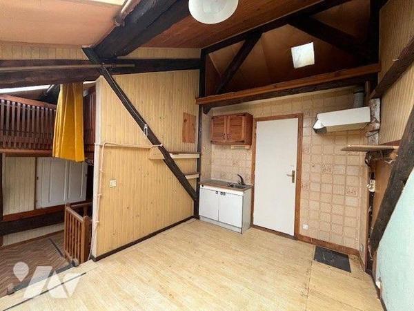 Appartement T3 à rénover centre ville Chambéry.

Nous vous présentons un appartement en duple...