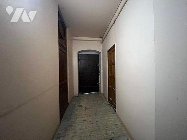 Appartement T3 à rénover centre ville Chambéry.

Nous vous présentons un appartement en duple...