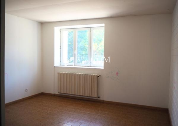 Maison de village 12 pièce(s) 9 chambre(s) 230 m²