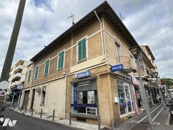 Golfe Juan centre ville  Dans maison bourgeoise appartement 3 pièces de 51 m2 