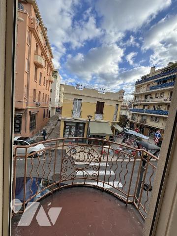 Golfe Juan centre ville  Dans maison bourgeoise appartement 3 pièces de 51 m2 