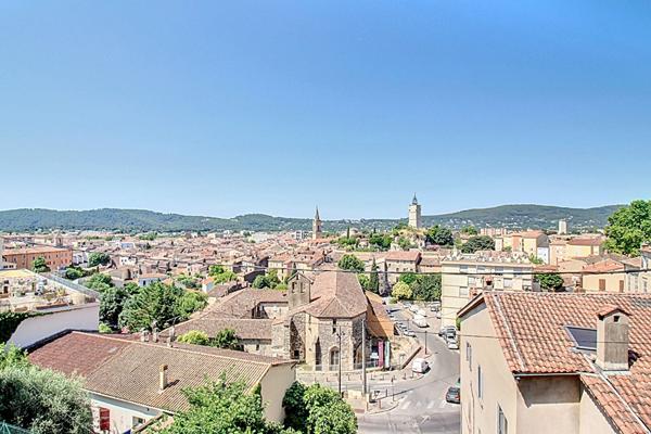 EXCLUSIVITE ! Maison de ville avec vue à Draguignan, proche centre-ville 80 m² avec garage 15 m²