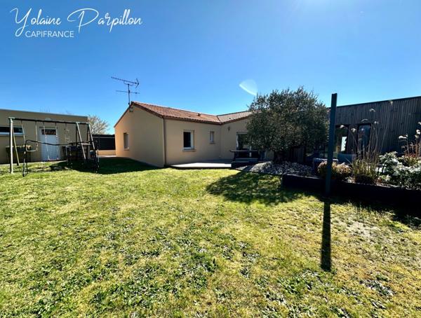 Maison à vendre de plain-pied avec 3 chs + 1 bureau, 594 m² de terrain - MONTAIGU VENDEE (85)