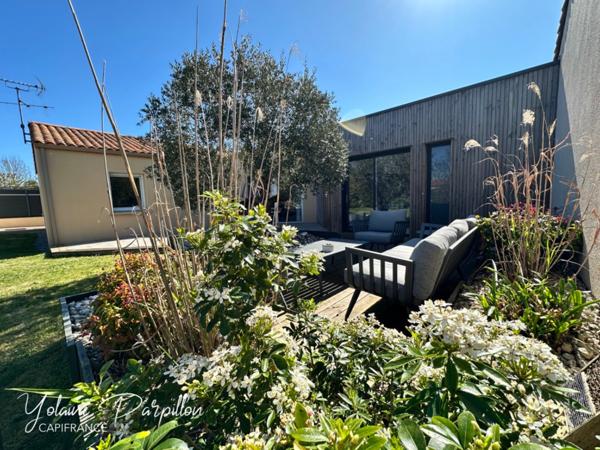 Maison à vendre de plain-pied avec 3 chs + 1 bureau, 594 m² de terrain - MONTAIGU VENDEE (85)