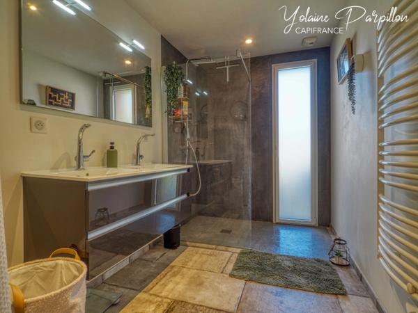 Maison à vendre de plain-pied avec 3 chs + 1 bureau, 594 m² de terrain - MONTAIGU VENDEE (85)