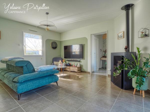 Maison à vendre de plain-pied avec 3 chs + 1 bureau, 594 m² de terrain - MONTAIGU VENDEE (85)