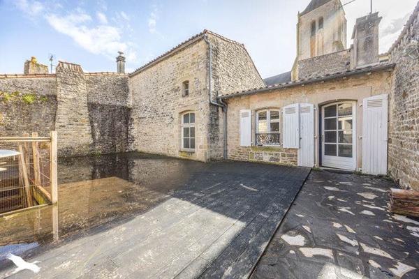Immeuble à vendre |                                       Celles-sur-Belle |                                            831 m²