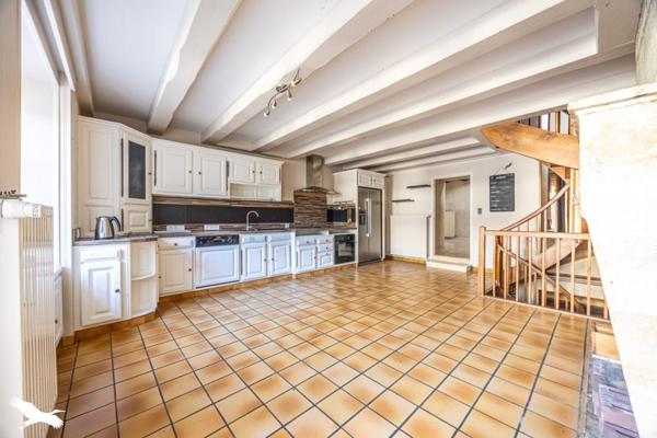 Immeuble à vendre |                                       Celles-sur-Belle |                                            831 m²