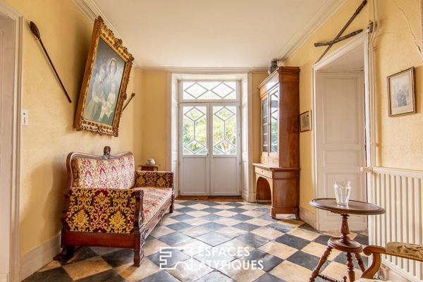 Propriété historique sur sa motte féodale avec sa borderie