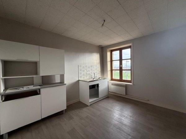 Immeuble de 4 appartements - St Trivier de Courtes