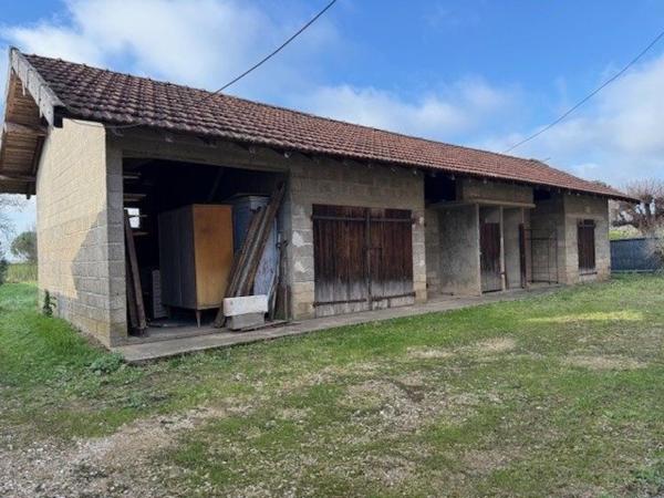 Immeuble de 4 appartements - St Trivier de Courtes