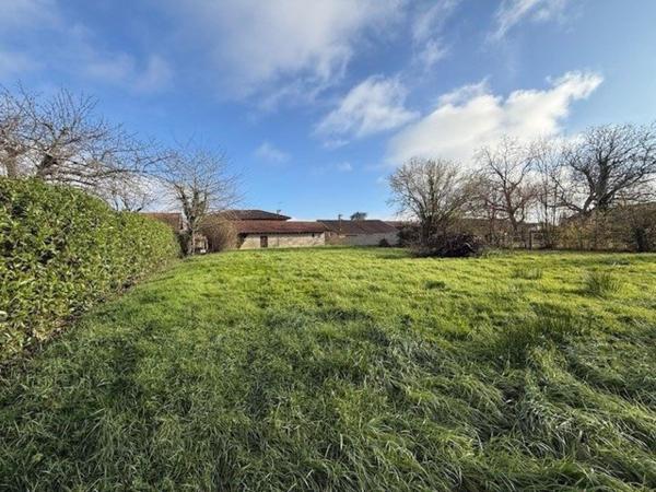 Immeuble de 4 appartements - St Trivier de Courtes