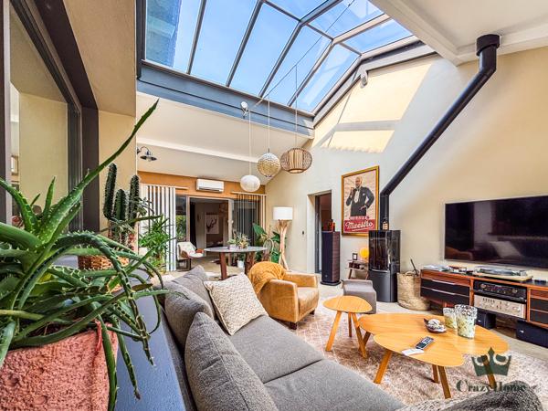 Maison
                                                                                                                                                                                                                                                                                                                        6 pièce(s)                                                                                                                                                                                                          4 chambre(s)                                                                                                                                                                                                          244  m²