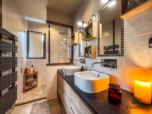Maison
                                                                                                                                                                                                                                                                                                                        6 pièce(s)                                                                                                                                                                                                          4 chambre(s)                                                                                                                                                                                                          244  m²