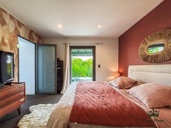 Maison
                                                                                                                                                                                                                                                                                                                        6 pièce(s)                                                                                                                                                                                                          4 chambre(s)                                                                                                                                                                                                          244  m²