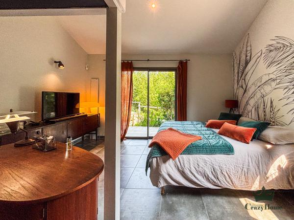 Maison
                                                                                                                                                                                                                                                                                                                        6 pièce(s)                                                                                                                                                                                                          4 chambre(s)                                                                                                                                                                                                          244  m²