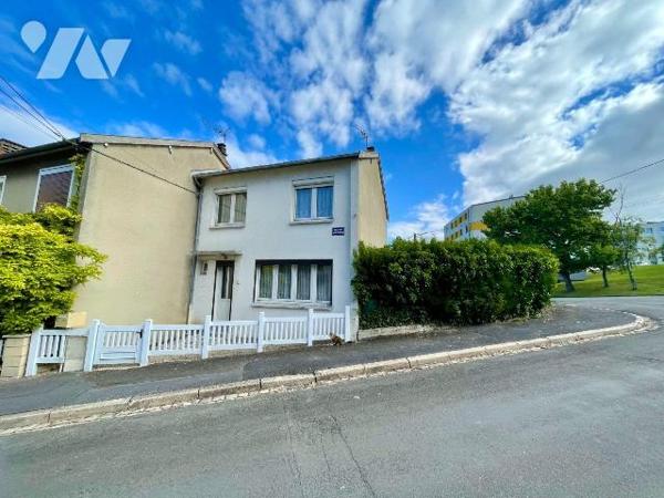 MAISON DE VILLE AVEC JARDIN
MAISON A VENDRE A RETHEL, AXE REIMS/CHARLEVILLE-MEZIERES, gare (à ...