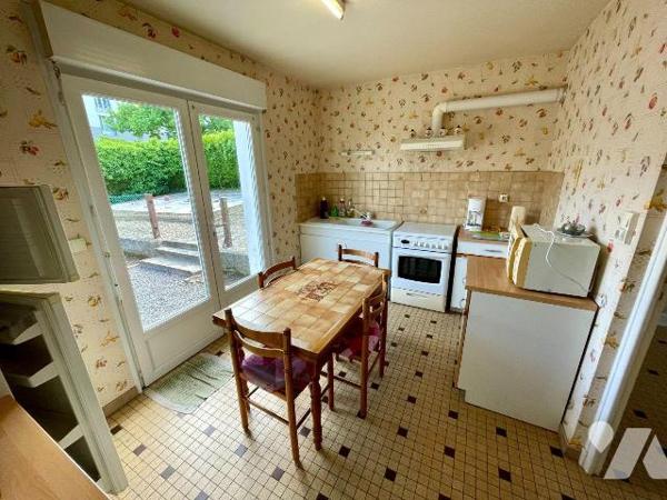 MAISON DE VILLE AVEC JARDIN
MAISON A VENDRE A RETHEL, AXE REIMS/CHARLEVILLE-MEZIERES, gare (à ...