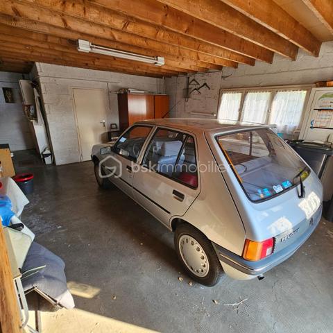 // Nouveauté // ( VISITE VIRTUELLE SUR DEMANDE )

🏡 Située en plein centre de THEIX-NOYALO, venez découvrir cette maison des années 70, à proximité immédiate de l’ensemble des commodités ( écoles, commerces, médecins accessibles à pied ).
Implantée sur une parcelle de 654 m² ,vous profiterez de son jardin paysagé intégralement clôturé ( présence d’un puits).
Cette maison bénéficie d’un grand potentiel avec sa  surface habitable de 71 m² et de son étage aménageable ( 55 m² supplémentaires potentiels pour une surface totale aux alentours des 125 m² ).

🔹Rez-de-chaussée : 
. Une entrée lumineuse
. Un salon / séjour ( présence d’un insert )
. Une grande cuisine séparée
. Une chambre
. Une salle de bain
. Une buanderie
. Des WC séparés

🔹Etage :
. Plus de 55 m² aménageables ( un plateau sur dalle béton avec un potentiel de 40 m² habitables et un autre sur plancher bois avec un potentiel de 15m² )
Un garage attenant de 30m²  vient compléter ce bien ainsi qu’une cave de 7M².

📍 Les atouts :
✔ Emplacement dans le centre-ville de THEIX NOYALO ( proximité des commerces, des écoles, de la 4 voies…) 
✔ Belle parcelle de 654 m²
✔ Beau potentiel aux alentours des 125 M²
✔ Garage
✔ Chaudière au gaz récente
✔ Présence d’un puits

Une opportunité rare sur THEIX NOYALO pour un projet de vie ou un investissement.
À visiter sans tarder !
