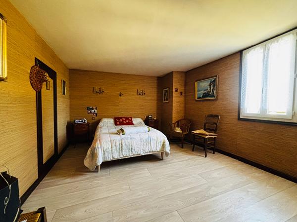 A VENDRE LAGRAULIERE MAISON EN PIERRE VIE DE PLAIN PIED 4 CHAMBRES ET GARAGE