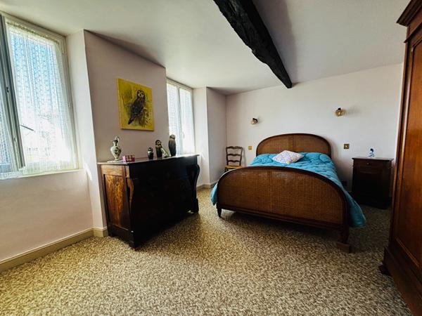 A VENDRE LAGRAULIERE MAISON EN PIERRE VIE DE PLAIN PIED 4 CHAMBRES ET GARAGE