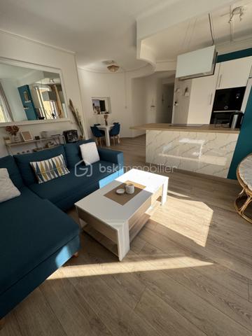 Les citadins vont adorer !!!
Vous cherchez un appartement impeccable, lumineux, proche toutes commodités mais au CALME !
La TERRASSE est un critère indiscutable pour vous 
La CUISINE AMÉNAGÉE ET ÉQUIPÉE doit être OUVERTE sur une pièce de vie spacieuse et lumineuse.
La CLIM est obligatoire, vous ne supportez plus ces grosses chaleurs estivales
Monter un étage à pieds ne vous fait pas peur
Vous appréciez le petit cellier accessible dès l'entrée de l'immeuble avec sa fenêtre sans avoir à traverser de sombres caves 

Ne cherchez plus, vous venez de trouver !

Situé au premier étage d'une petite copro qui s'est fraîchement refait une beauté ( travaux par conséquent déjà payés ), cet appartement vous propose deux grandes chambres + placard dans chacune,
Une cuisine entièrement aménagée et équipée, ouverte sur le salon / salle à manger, lequel est attenant directement à la terrasse ( 15m2)
La salle d'eau est ajourée, propose les wc + une grande douche

Nombreux rangements dans tout l'appartement qui est super fonctionnel

Clim : OUI

Charges copro Environ 120€/mois (qui comprennent votre consommation d'eau froide relevée semestriellement par le syndic, pas d'inquiétude, on ne vous facture que ce que vous consommez)
Double vitrage : OUI
Taxe foncière : 1222€

Immeuble calme de trois étages, deux appartements par palier 

EXPOSITION Terrasse : Sud ouest : soleil direct à partir de 15H30

Exclusivité Carole Quaggiotto Demange pour BSK immobilier 
Inter agence et dossier technique complet et à jour sur simple apple téléphonique 06 31 45  91 55
