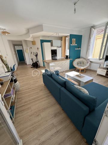 Les citadins vont adorer !!!
Vous cherchez un appartement impeccable, lumineux, proche toutes commodités mais au CALME !
La TERRASSE est un critère indiscutable pour vous 
La CUISINE AMÉNAGÉE ET ÉQUIPÉE doit être OUVERTE sur une pièce de vie spacieuse et lumineuse.
La CLIM est obligatoire, vous ne supportez plus ces grosses chaleurs estivales
Monter un étage à pieds ne vous fait pas peur
Vous appréciez le petit cellier accessible dès l'entrée de l'immeuble avec sa fenêtre sans avoir à traverser de sombres caves 

Ne cherchez plus, vous venez de trouver !

Situé au premier étage d'une petite copro qui s'est fraîchement refait une beauté ( travaux par conséquent déjà payés ), cet appartement vous propose deux grandes chambres + placard dans chacune,
Une cuisine entièrement aménagée et équipée, ouverte sur le salon / salle à manger, lequel est attenant directement à la terrasse ( 15m2)
La salle d'eau est ajourée, propose les wc + une grande douche

Nombreux rangements dans tout l'appartement qui est super fonctionnel

Clim : OUI

Charges copro Environ 120€/mois (qui comprennent votre consommation d'eau froide relevée semestriellement par le syndic, pas d'inquiétude, on ne vous facture que ce que vous consommez)
Double vitrage : OUI
Taxe foncière : 1222€

Immeuble calme de trois étages, deux appartements par palier 

EXPOSITION Terrasse : Sud ouest : soleil direct à partir de 15H30

Exclusivité Carole Quaggiotto Demange pour BSK immobilier 
Inter agence et dossier technique complet et à jour sur simple apple téléphonique 06 31 45  91 55