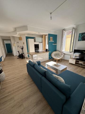 Les citadins vont adorer !!!
Vous cherchez un appartement impeccable, lumineux, proche toutes commodités mais au CALME !
La TERRASSE est un critère indiscutable pour vous 
La CUISINE AMÉNAGÉE ET ÉQUIPÉE doit être OUVERTE sur une pièce de vie spacieuse et lumineuse.
La CLIM est obligatoire, vous ne supportez plus ces grosses chaleurs estivales
Monter un étage à pieds ne vous fait pas peur
Vous appréciez le petit cellier accessible dès l'entrée de l'immeuble avec sa fenêtre sans avoir à traverser de sombres caves 

Ne cherchez plus, vous venez de trouver !

Situé au premier étage d'une petite copro qui s'est fraîchement refait une beauté ( travaux par conséquent déjà payés ), cet appartement vous propose deux grandes chambres + placard dans chacune,
Une cuisine entièrement aménagée et équipée, ouverte sur le salon / salle à manger, lequel est attenant directement à la terrasse ( 15m2)
La salle d'eau est ajourée, propose les wc + une grande douche

Nombreux rangements dans tout l'appartement qui est super fonctionnel

Clim : OUI

Charges copro Environ 120€/mois (qui comprennent votre consommation d'eau froide relevée semestriellement par le syndic, pas d'inquiétude, on ne vous facture que ce que vous consommez)
Double vitrage : OUI
Taxe foncière : 1222€

Immeuble calme de trois étages, deux appartements par palier 

EXPOSITION Terrasse : Sud ouest : soleil direct à partir de 15H30

Exclusivité Carole Quaggiotto Demange pour BSK immobilier 
Inter agence et dossier technique complet et à jour sur simple apple téléphonique 06 31 45  91 55