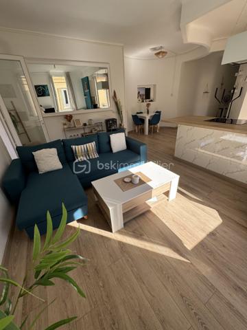 Les citadins vont adorer !!!
Vous cherchez un appartement impeccable, lumineux, proche toutes commodités mais au CALME !
La TERRASSE est un critère indiscutable pour vous 
La CUISINE AMÉNAGÉE ET ÉQUIPÉE doit être OUVERTE sur une pièce de vie spacieuse et lumineuse.
La CLIM est obligatoire, vous ne supportez plus ces grosses chaleurs estivales
Monter un étage à pieds ne vous fait pas peur
Vous appréciez le petit cellier accessible dès l'entrée de l'immeuble avec sa fenêtre sans avoir à traverser de sombres caves 

Ne cherchez plus, vous venez de trouver !

Situé au premier étage d'une petite copro qui s'est fraîchement refait une beauté ( travaux par conséquent déjà payés ), cet appartement vous propose deux grandes chambres + placard dans chacune,
Une cuisine entièrement aménagée et équipée, ouverte sur le salon / salle à manger, lequel est attenant directement à la terrasse ( 15m2)
La salle d'eau est ajourée, propose les wc + une grande douche

Nombreux rangements dans tout l'appartement qui est super fonctionnel

Clim : OUI

Charges copro Environ 120€/mois (qui comprennent votre consommation d'eau froide relevée semestriellement par le syndic, pas d'inquiétude, on ne vous facture que ce que vous consommez)
Double vitrage : OUI
Taxe foncière : 1222€

Immeuble calme de trois étages, deux appartements par palier 

EXPOSITION Terrasse : Sud ouest : soleil direct à partir de 15H30

Exclusivité Carole Quaggiotto Demange pour BSK immobilier 
Inter agence et dossier technique complet et à jour sur simple apple téléphonique 06 31 45  91 55