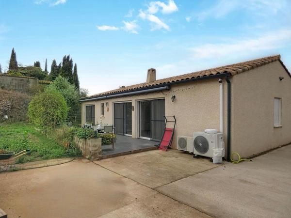 Villa 4 faces d'environ 103 m² sur terrain piscinable 645 m²