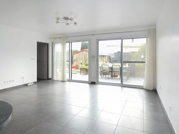 Villa 4 faces d'environ 103 m² sur terrain piscinable 645 m²