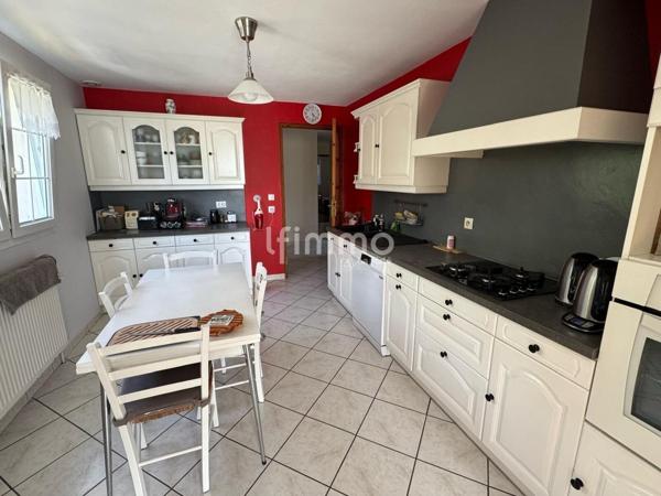 Rare à Gouvernes – Maison familiale atypique au cœur de la nature