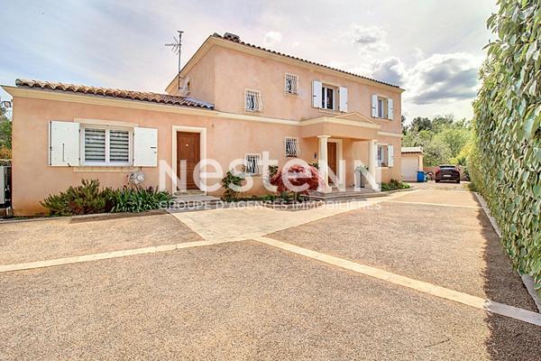 A VENDRE TRANS-EN-PROVENCE Maison 240 m² 4/5 chambres avec piscine sur 1500 m² de terrain clos